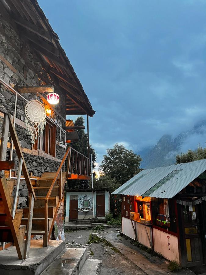 Old Brahma Homestay Kalgha Exterior foto