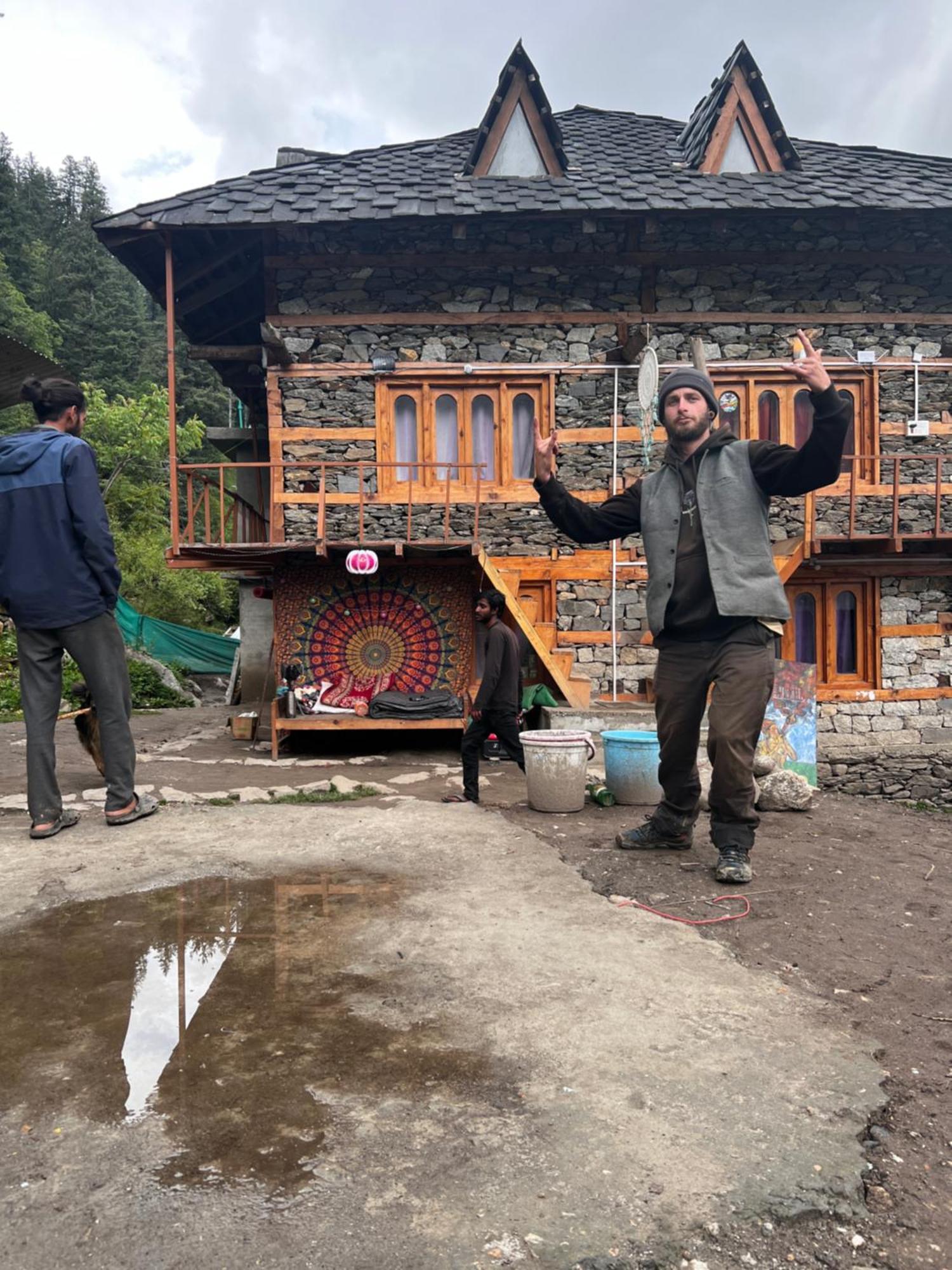 Old Brahma Homestay Kalgha Exterior foto