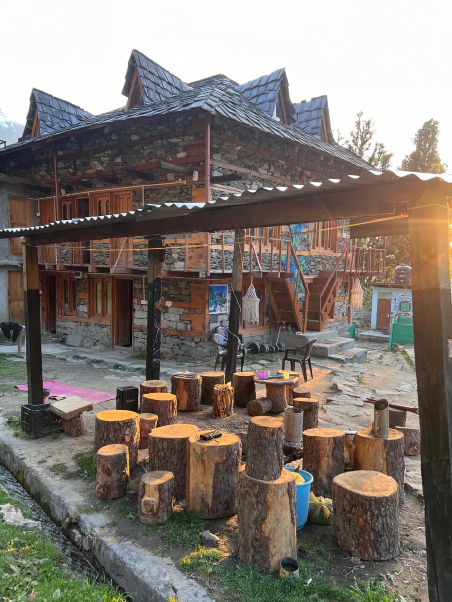 Old Brahma Homestay Kalgha Exterior foto